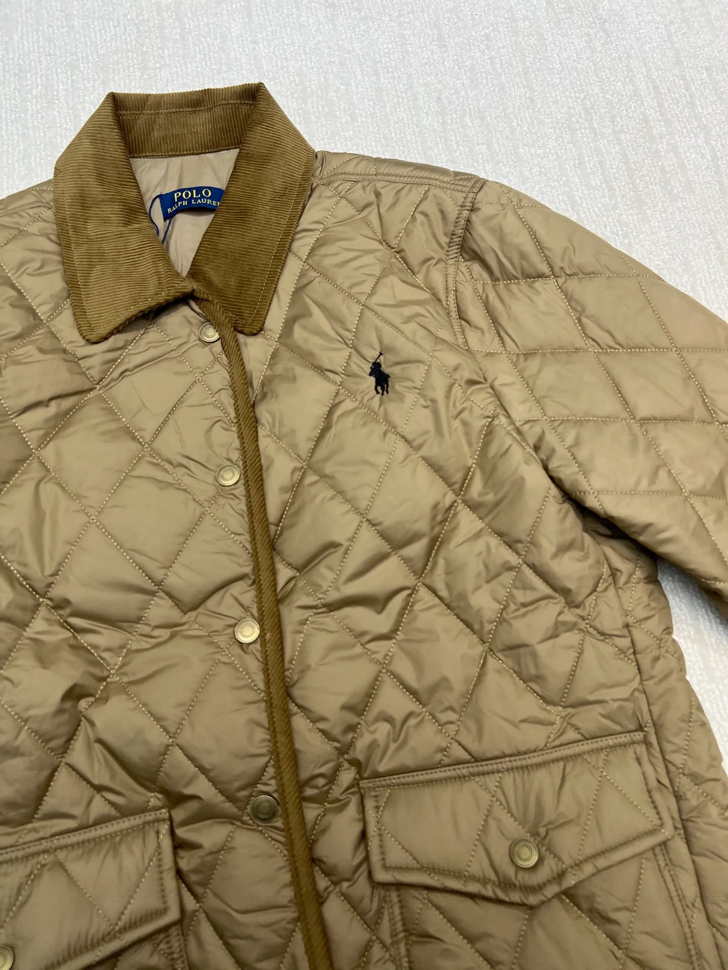 P350 Ralph Lauren logo embroidered diamond plaid corduroy cotton jacket. Exquisite small logo embroidery on the chest, corduroy color-blocked lapels, pocket design showing details, customized accessories, complete with three standards. Size: S M L XL